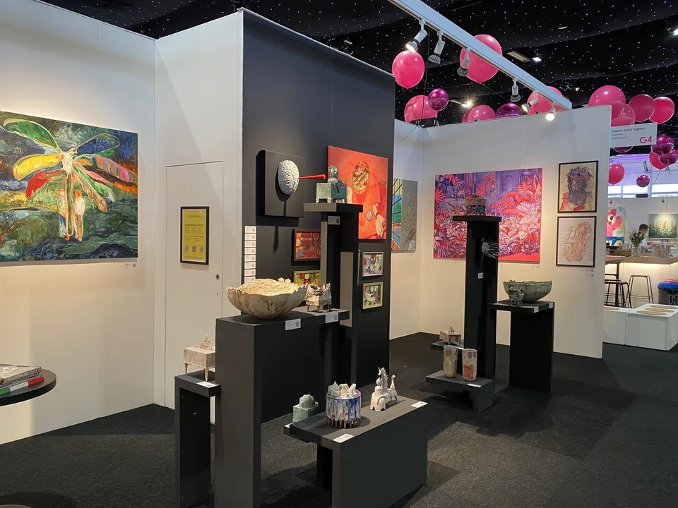 Overview of the Galerie Fahid Taghavi booth